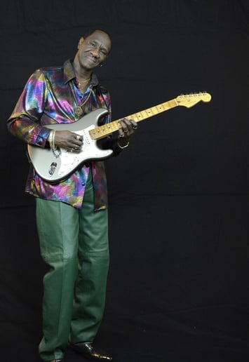 Gallery photo 2 of 2unes