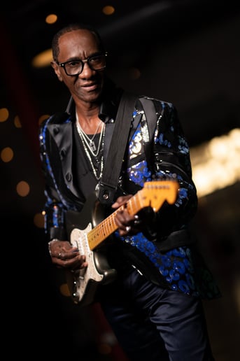 Gallery photo 3 of 2unes