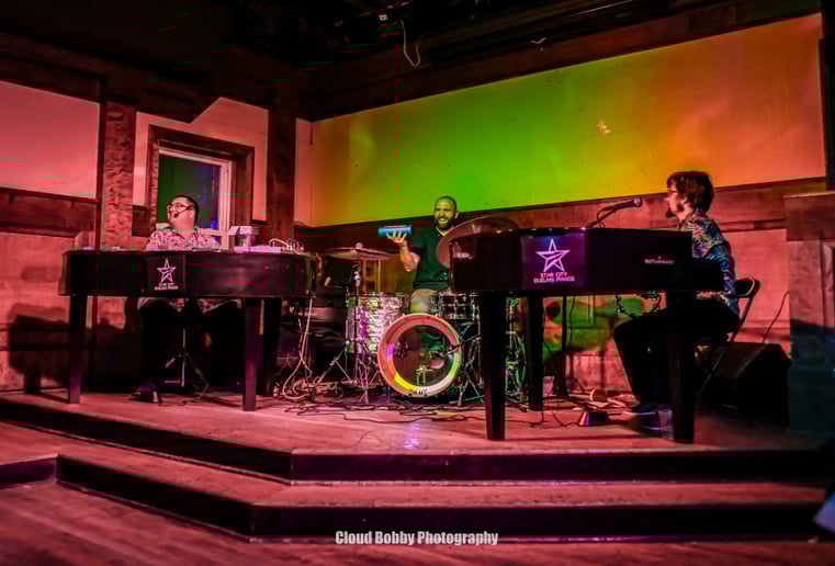 Gallery photo 1 of Piano Show 2 Go