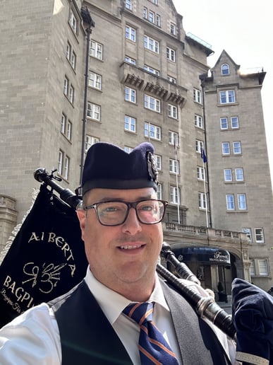 Gallery photo 6 of Alberta Bagpiper