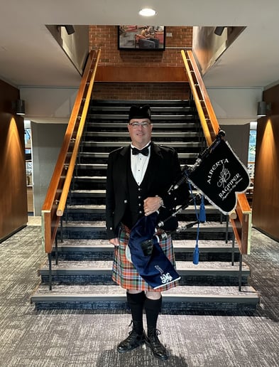 Gallery photo 7 of Alberta Bagpiper