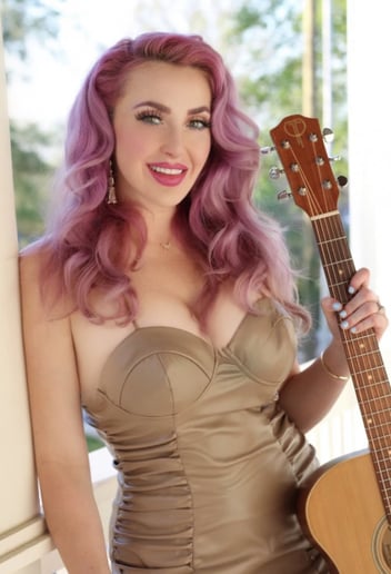 Gallery photo 3 of Alexa Shea