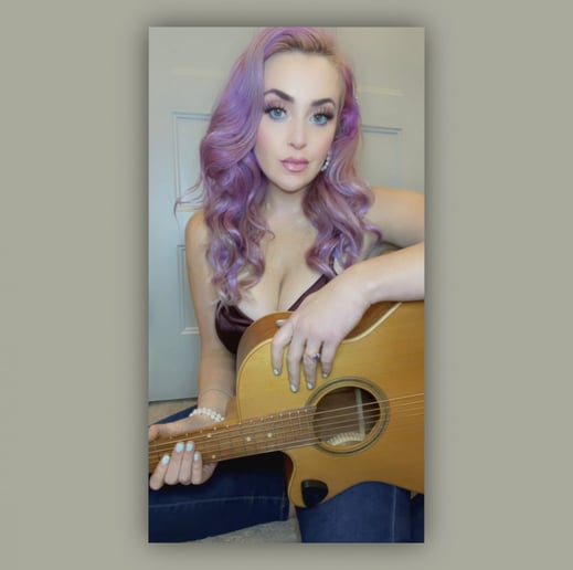 Gallery photo 4 of Alexa Shea