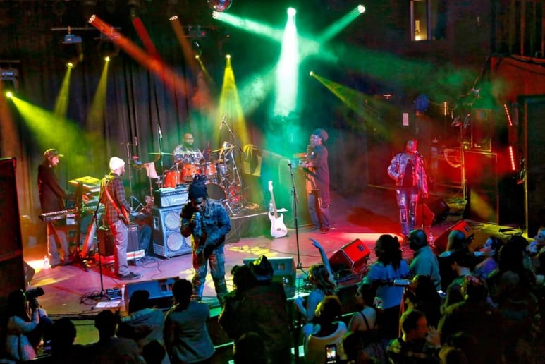 Gallery photo 6 of Amani Smith & The Give Thanks Band..