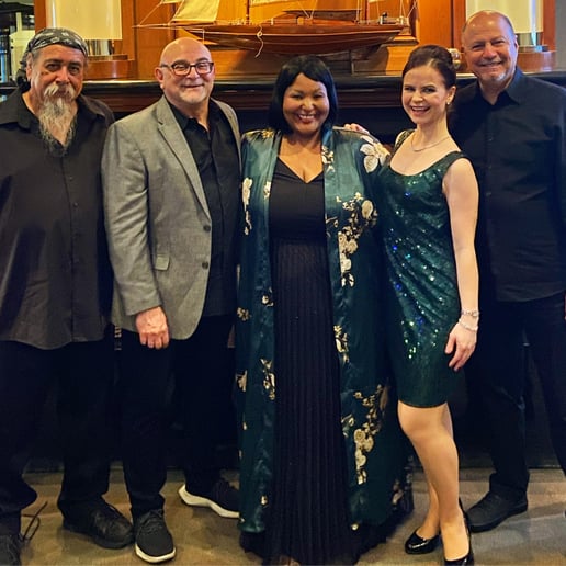 Gallery photo 7 of Kiki & The Bisquits