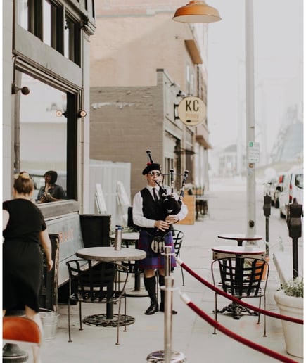 Gallery photo 1 of Wichita Bagpiper