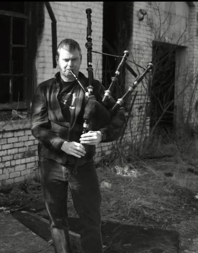 Gallery photo 11 of Bagpiper Stephen Holter