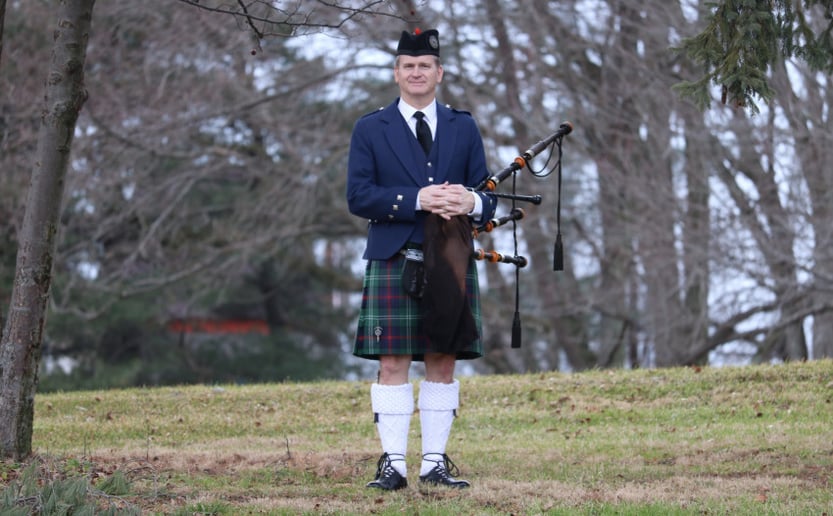 Gallery photo 20 of Bagpiper Stephen Holter