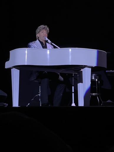 Gallery photo 5 of Barry Manilow Tribute