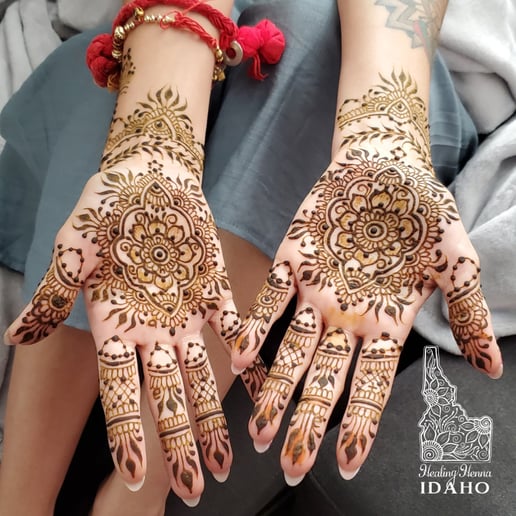 Gallery photo 6 of Henna & Face Painting by Robyn Jean