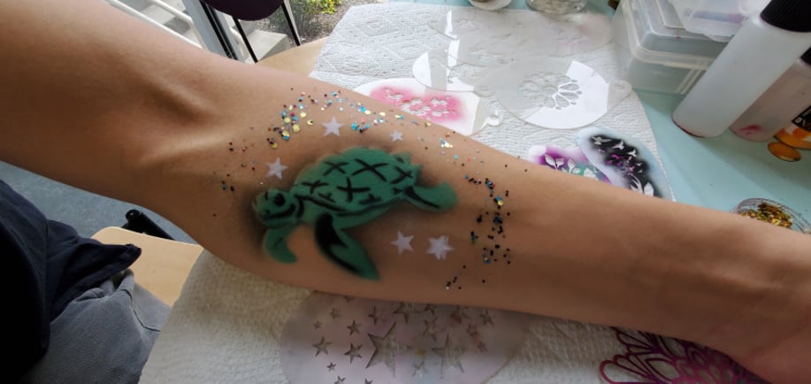 Gallery photo 8 of Henna & Face Painting by Robyn Jean