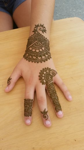 Gallery photo 1 of Beautiful Henna Mehndi Body Art