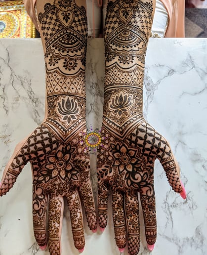 Gallery photo 1 of Blushing and Beautiful