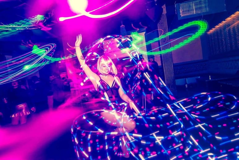 Gallery photo 4 of Saturn Spins