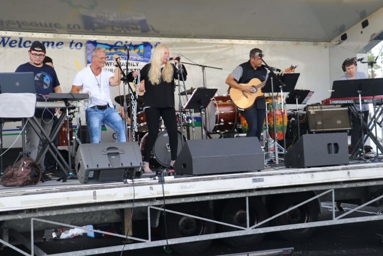 Gallery photo 38 of Crosswalk - Experience Worship