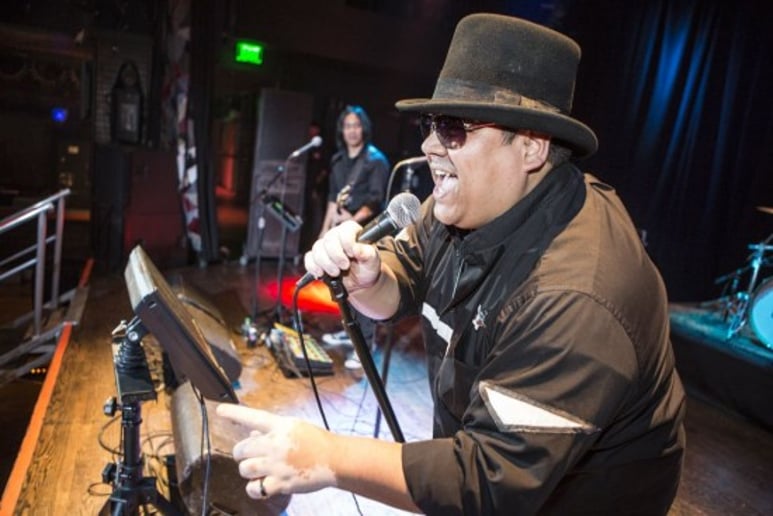 Gallery photo 8 of Casual Encounters "Live-Band" Karaoke