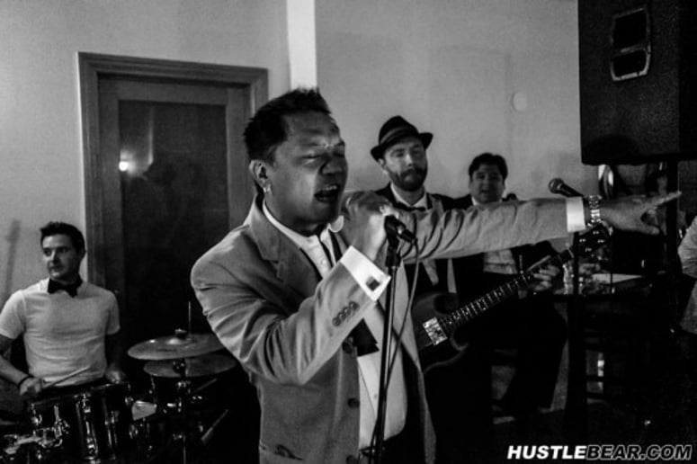 Gallery photo 13 of Casual Encounters "Live-Band" Karaoke