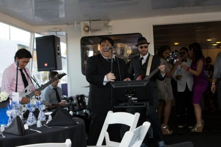 Gallery photo 18 of Casual Encounters "Live-Band" Karaoke