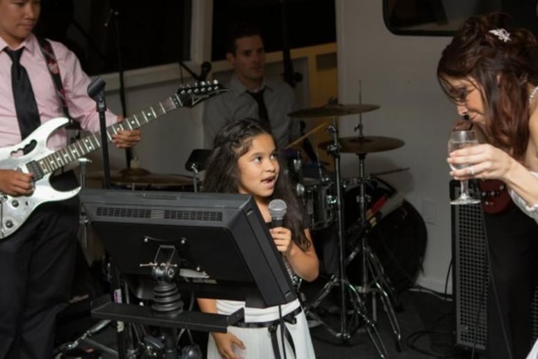 Gallery photo 19 of Casual Encounters "Live-Band" Karaoke