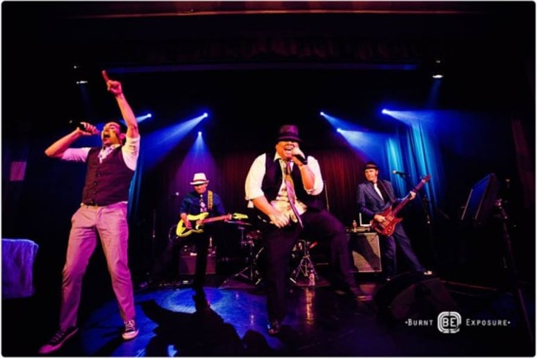 Gallery photo 5 of Casual Encounters "Live-Band" Karaoke