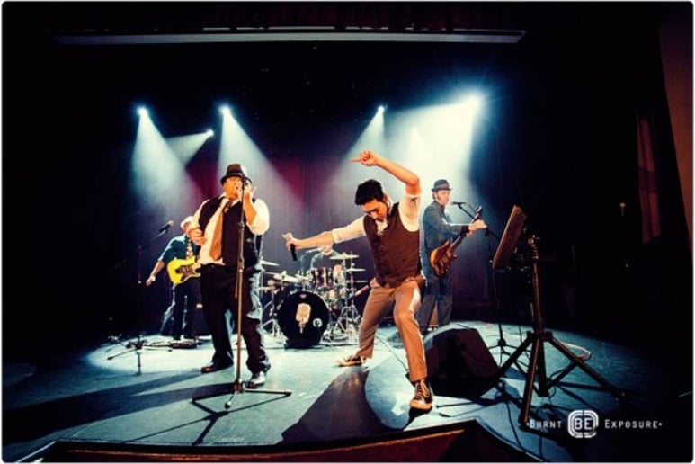 Gallery photo 6 of Casual Encounters "Live-Band" Karaoke