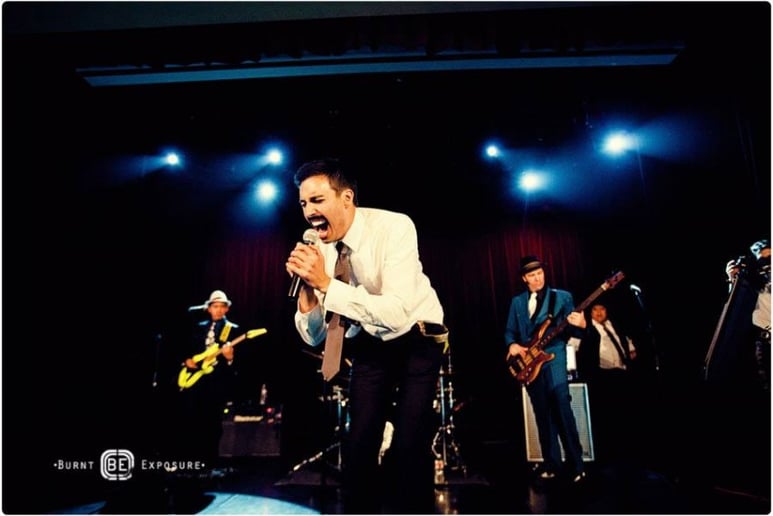 Gallery photo 3 of Casual Encounters "Live-Band" Karaoke