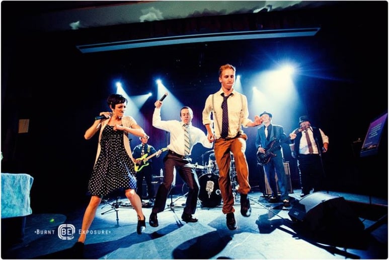 Gallery photo 4 of Casual Encounters "Live-Band" Karaoke