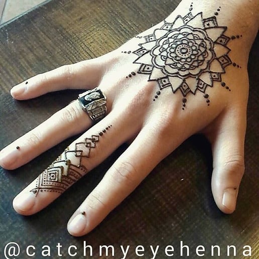 Gallery photo 3 of Catch My Eye Henna