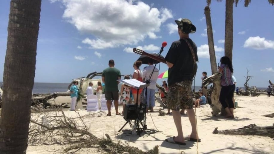 Gallery photo 6 of Chris Cavendish - Solo Guitarist