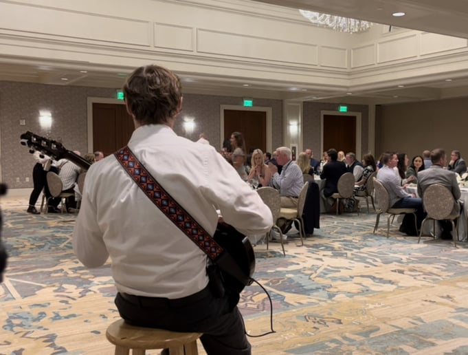 Gallery photo 1 of Chris Cavendish - Solo Guitarist