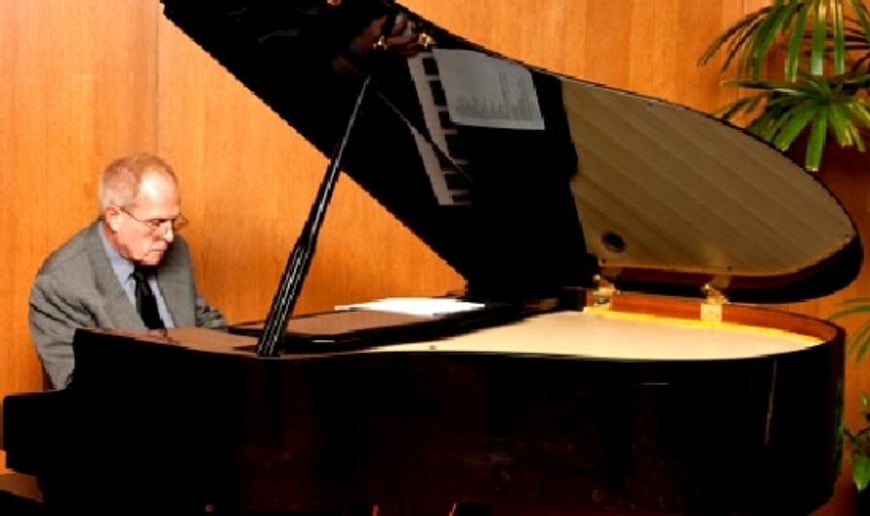 Gallery photo 2 of Chris Martin pianist