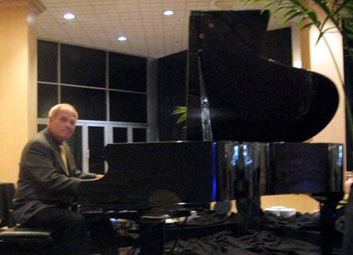 Gallery photo 3 of Chris Martin pianist