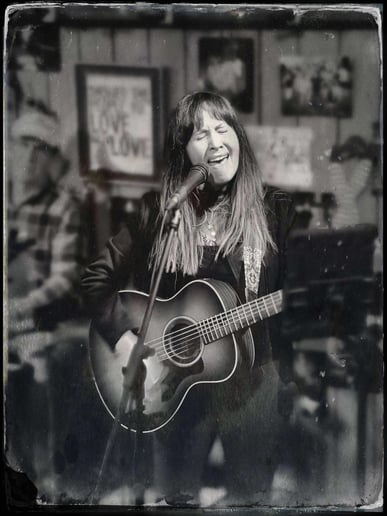 Gallery photo 18 of Chris Stone Acoustic