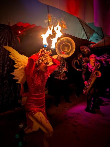 Gallery photo 12 of Tumbleweed Circus