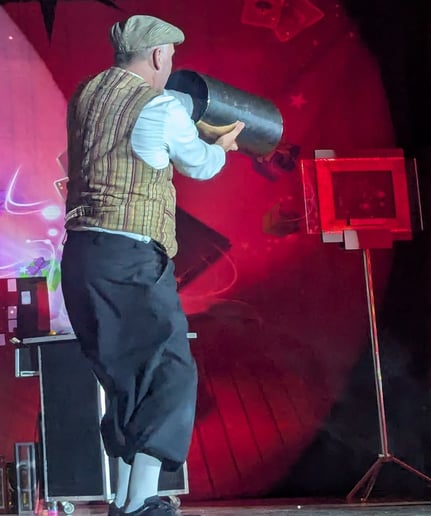 Gallery photo 4 of Paul Antonio Magic and Variety Act