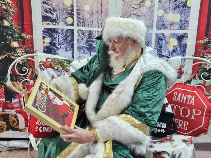 Gallery photo 4 of Santa Sean Southwest Washington's Premier Santa