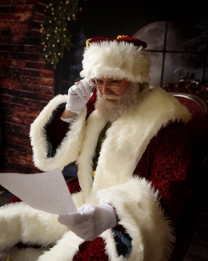 Gallery photo 14 of Santa Craig Cringle & That Filipina Mrs. Claus