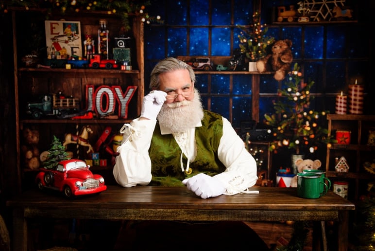 Gallery photo 16 of Santa Craig Cringle & That Filipina Mrs. Claus