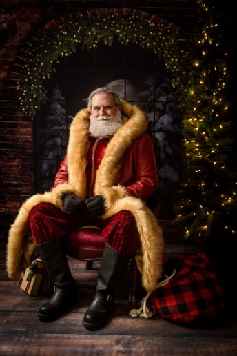 Gallery photo 20 of Santa Craig Cringle & That Filipina Mrs. Claus