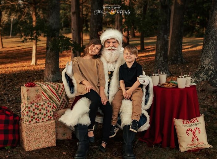 Gallery photo 6 of Santa Craig Cringle & That Filipina Mrs. Claus