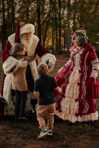 Gallery photo 5 of Santa Craig Cringle & That Filipina Mrs. Claus