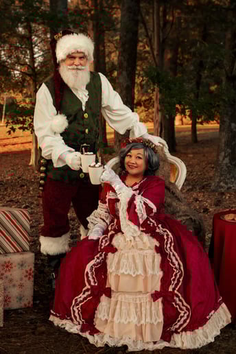 Gallery photo 12 of Santa Craig Cringle & That Filipina Mrs. Claus