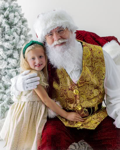 Gallery photo 3 of Santa Craig Cringle & That Filipina Mrs. Claus