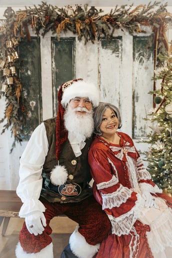 Gallery photo 23 of Santa Craig Cringle & That Filipina Mrs. Claus