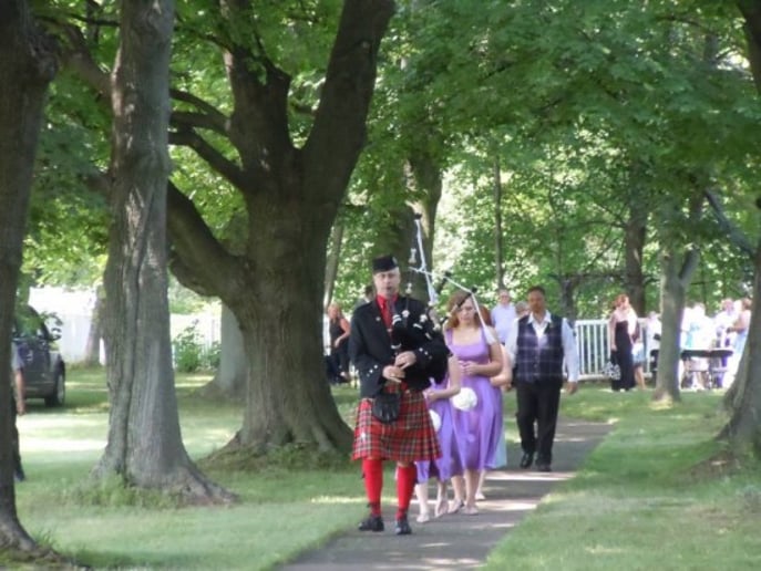 Gallery photo 8 of Danne Farrell - Bagpiper