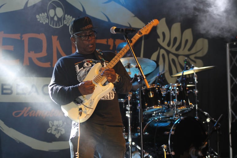 Gallery photo 27 of Dave Macklin Band