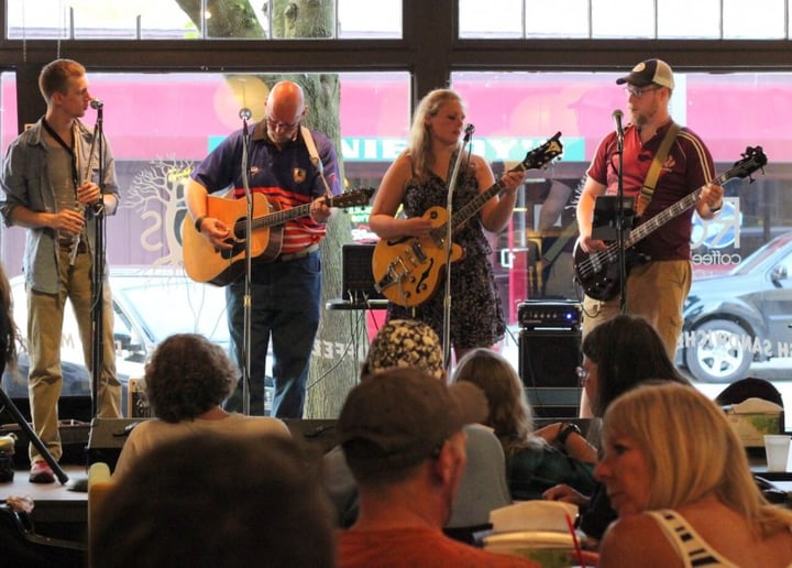 Gallery photo 4 of Deep Pool