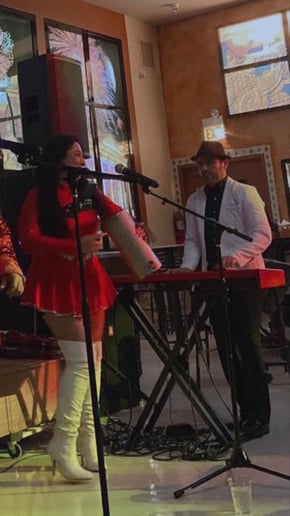 Gallery photo 3 of Rolling Roses Band