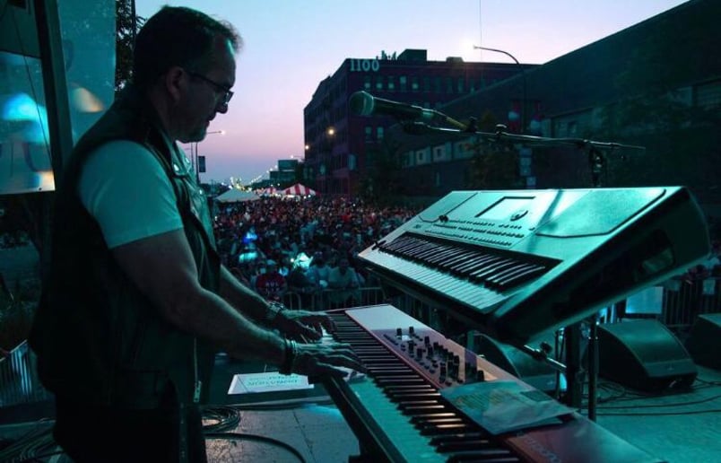 Gallery photo 4 of Rolling Roses Band