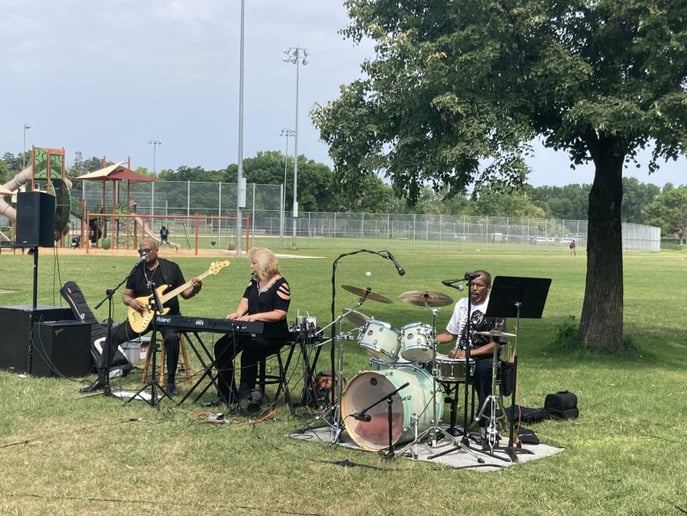 Gallery photo 7 of Diane Zilverberg Entertainment